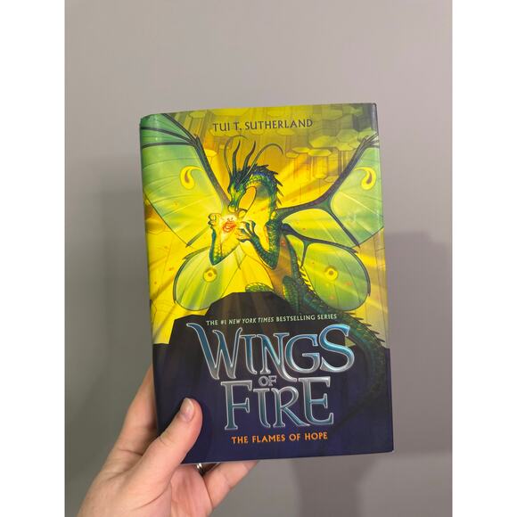 Wings of Fire: The Flames of Hope by Tui T. Sutherland - Picture 1 of 5